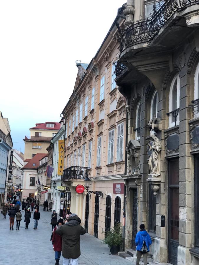 Nice Apartment In Old Town Братислава Екстер'єр фото