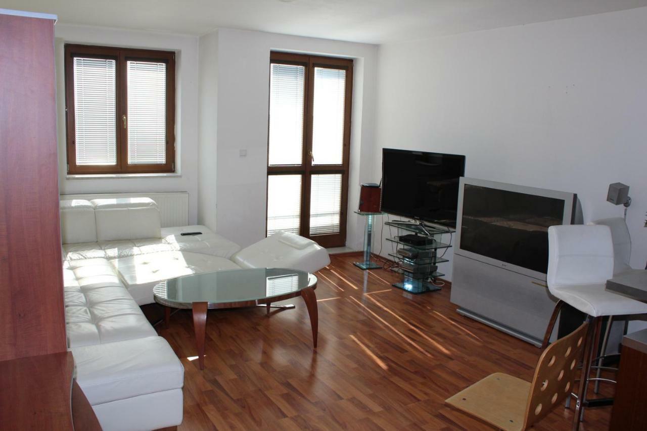 Nice Apartment In Old Town Братислава Екстер'єр фото