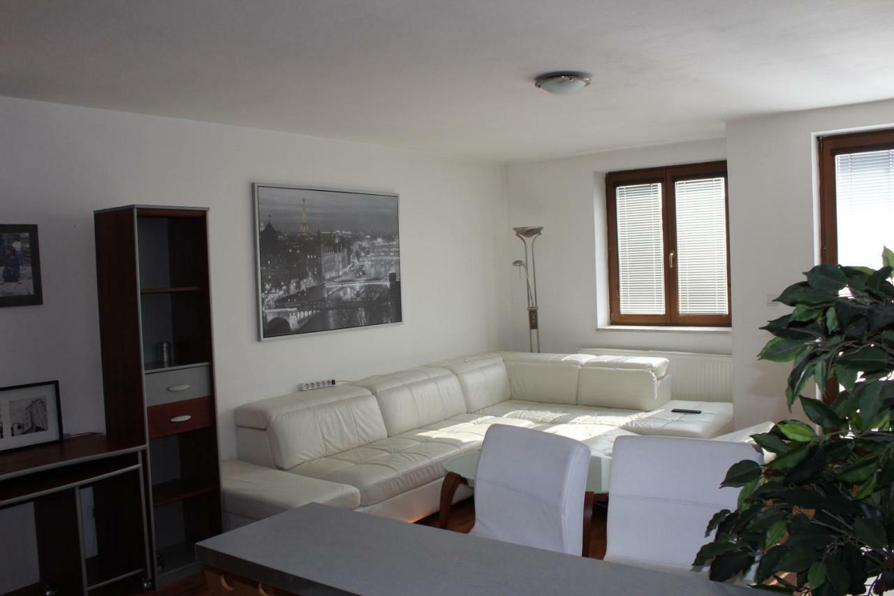Nice Apartment In Old Town Братислава Екстер'єр фото